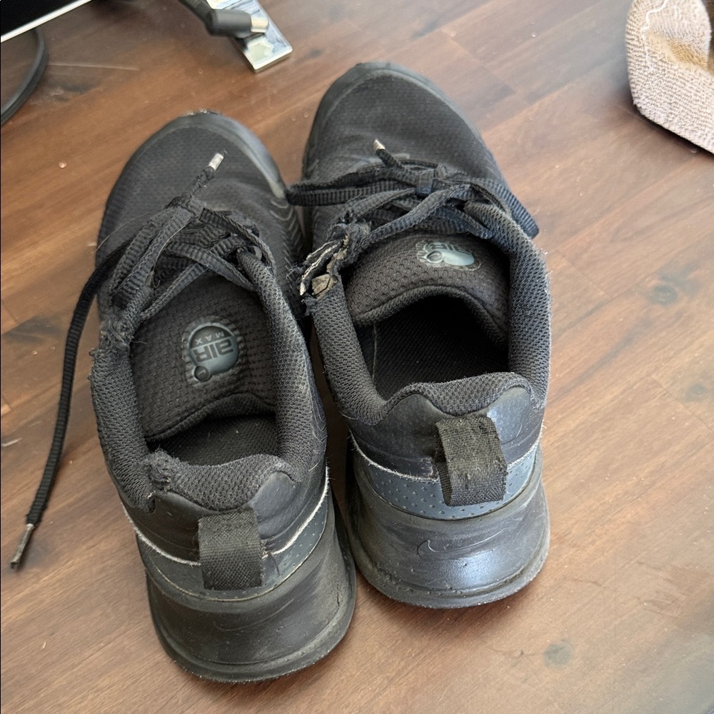 Nike Men's Black Athletic Sneakers - Picture 3 of 5